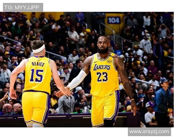 湖人主场力克热火,詹姆斯献上绝杀:传奇再现斯台普斯 湖人主场力克热火,詹姆斯献上绝杀:传奇再现斯台普斯